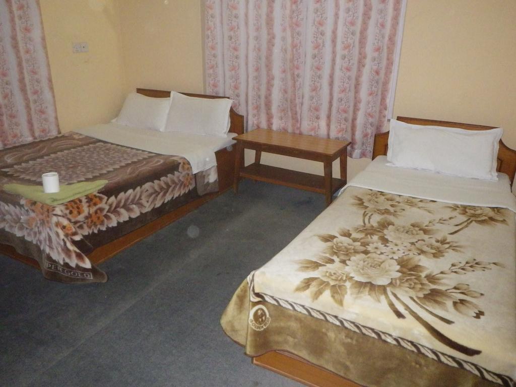 Green Tara Hotel بوكْرا الغرفة الصورة