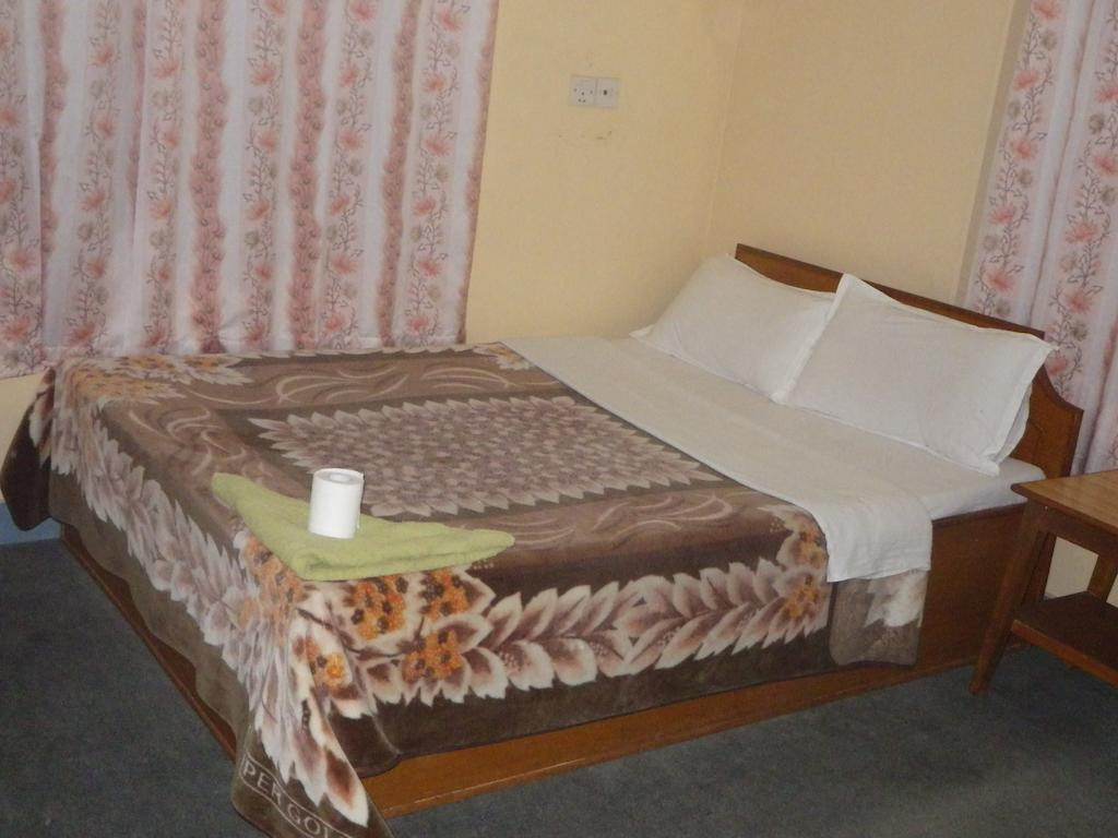 Green Tara Hotel بوكْرا الغرفة الصورة