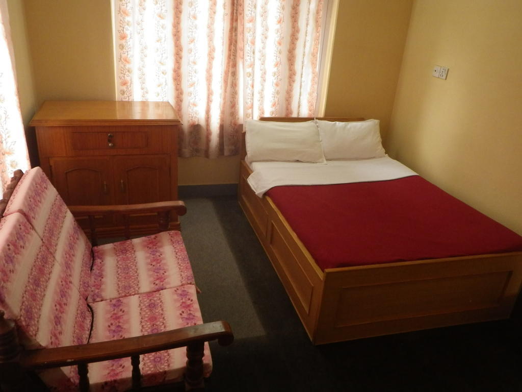 Green Tara Hotel بوكْرا الغرفة الصورة