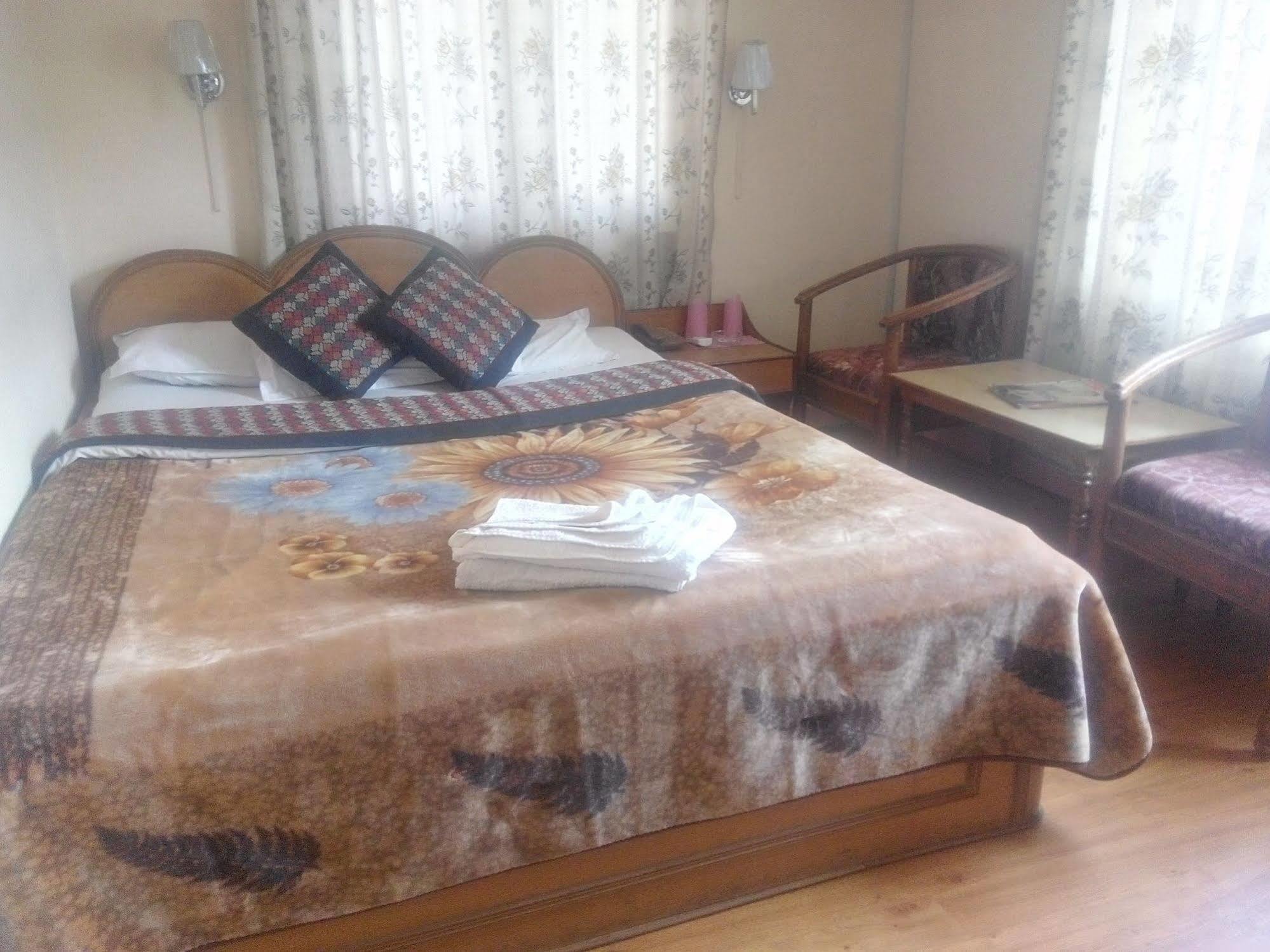 Green Tara Hotel بوكْرا المظهر الخارجي الصورة